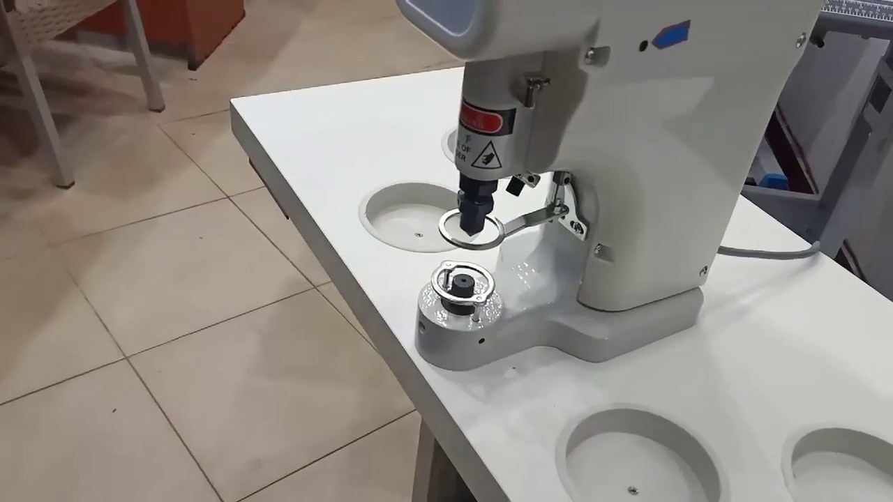 مكبس كبسول ليزر حصري لدي شركة الشمندي لماكينات الخياطه