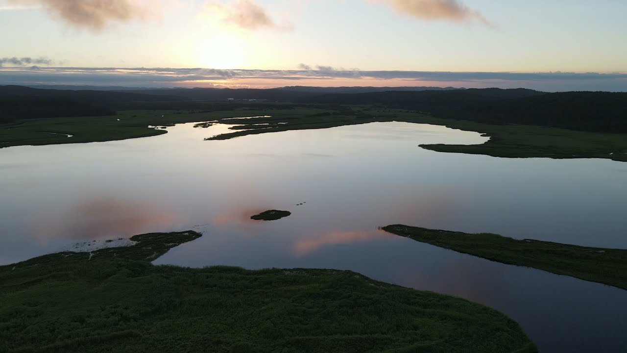 ＜4K-ドローン空撮＞北海道 豊頃町 夕暮れの長節湖 - YouTube