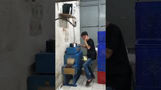 Download Lagu Kelakuan iseng di jam pulang kerja 😅😅 #comedy #funny #lucu #ngakak #viral #shorts MP3