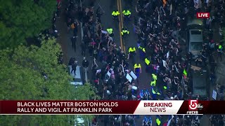 Large crowd of peaceful protesters surround Boston police convoy