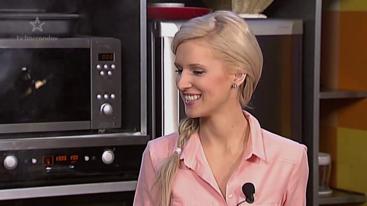 Kašpárku vař - Steak sendvič s bazalkovým pestem a smaženou cibulí