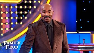 Steve Harvey’s aunt keeps whaaat in her bra??