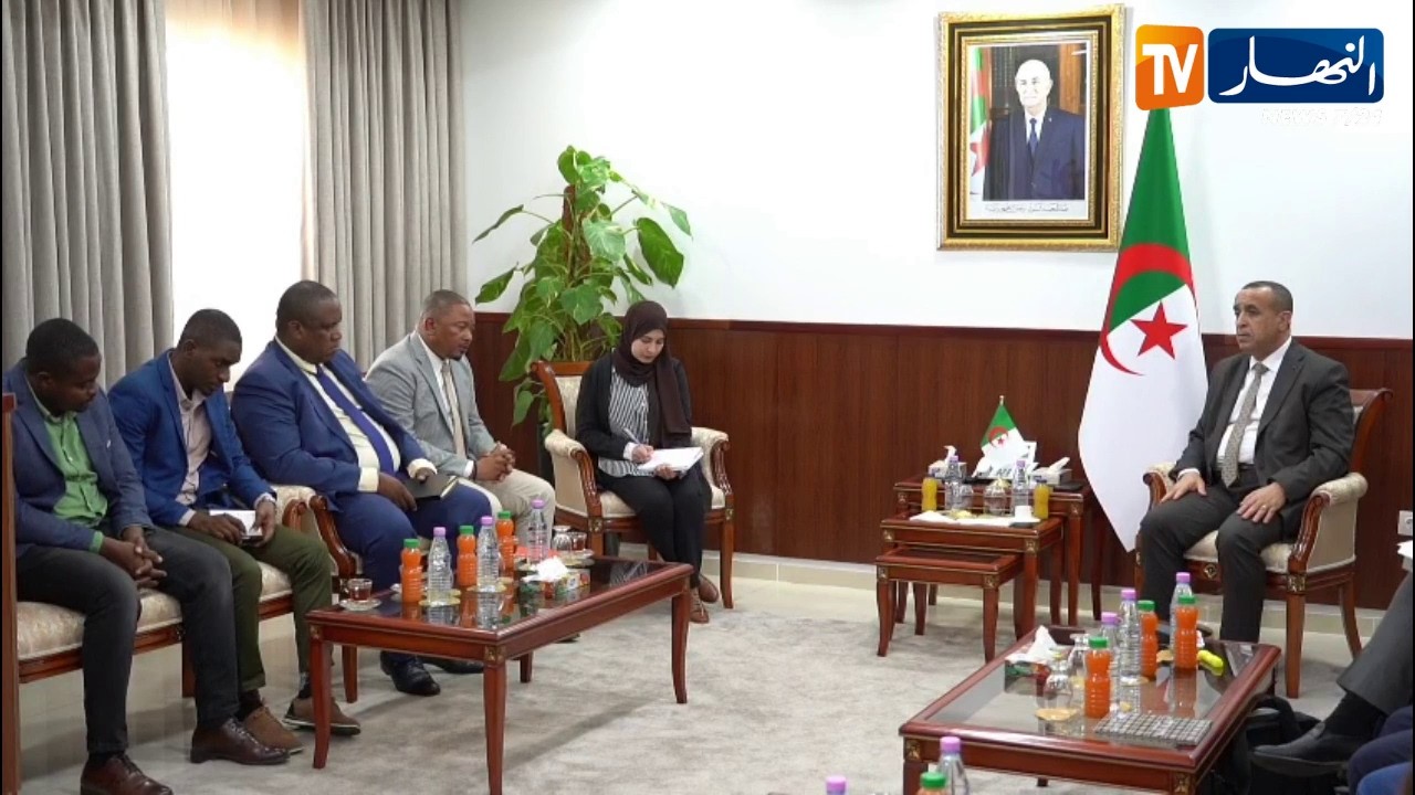 وزير الطاقة والطاقات المتجددة يستقبل وفدا رفيع المستوى في مجال الطاقة لدولة موزمبيق
للإشتراك في قناتنا إضغط هنا http://goo.gl/as3vlY

"النهار تي في" أول فضائية إخبارية في الجزائر، الأخبار تصلكم حيثما كنتم أول بأول
موقعنا الإلكتروني  http://www.ennaharonline.com
موقعنا الإلكتروني للقناة https://www.ennaharonline.com/ennahar-tv/
رابط صفحتنا المليونية على الفايسبوك https://www.facebook.com/EnnaharTv
رابط صفحتنا على الأنستڨرام https://instagram.com/ennahar.tv
رابط صفحتنا على تويتر https://twitter.com/ennaharonline
رابط صفحتنا على تيك توك https://www.tiktok.com/@ennhar.tv
#وزير_الطاقة_والطاات_المتجددة #الجزائر #سياسة 
قناة النهار الإخبارية الأولى في الجزائر.. أخبار دون توقف