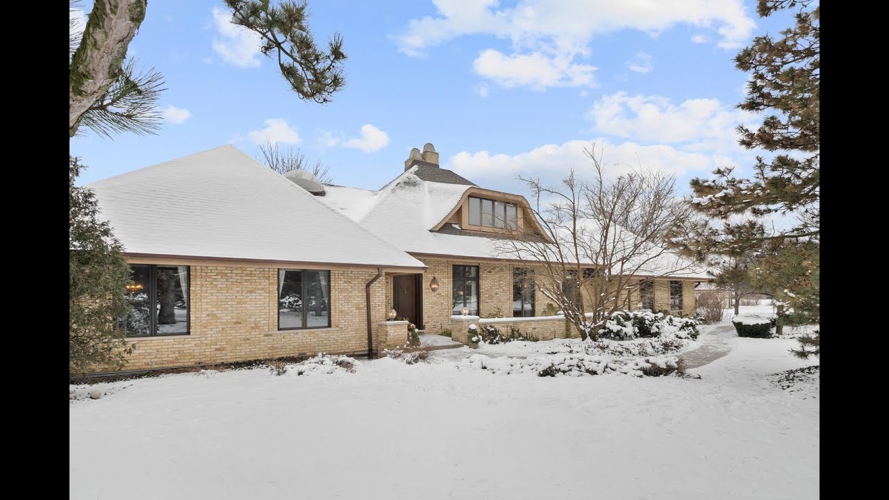 8415 Charles Court Downers Grove, IL 4 Bed 5 Bath 3 Car Garage