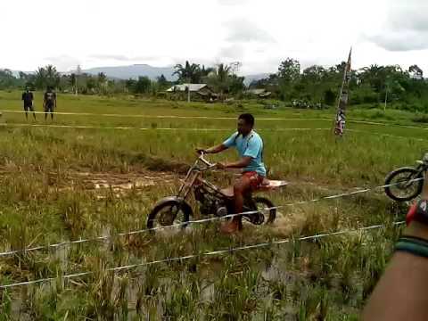 Balap Motor Ojek Sawah Lucu Koltim Youtube