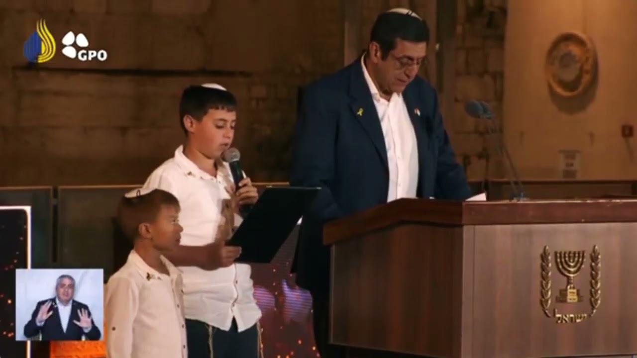 מצמרר: אביו ובנו של אליאב אביטבול הי"ד אומרים קדיש