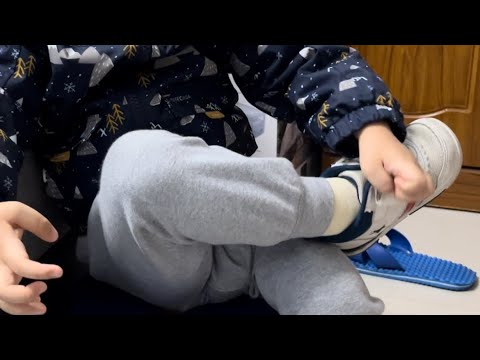 我會自己脫鞋子脫襪子