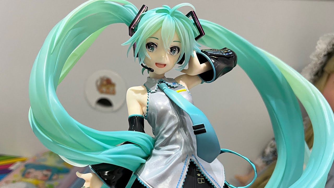 My first figurine!! Hatsune Miku Chronicle unboxing (hand reveal
