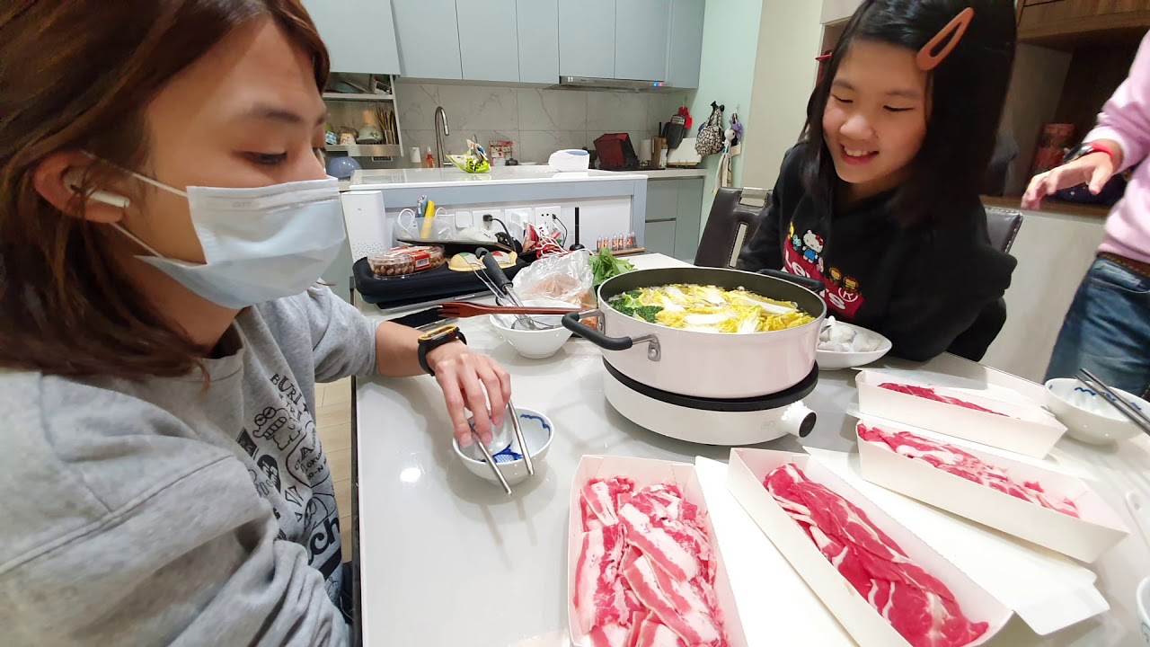 全家一起在家吃石二鍋.....600元好多牛肉！