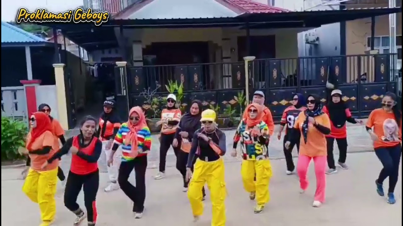 KETUA BUTUH CINTA || BLACK MELANSIAN || SENAM KREASI || WITH COACH MOMO