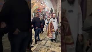 لحظة الإمساك بمستوطن متنكر يحاول الدخول الى القدس