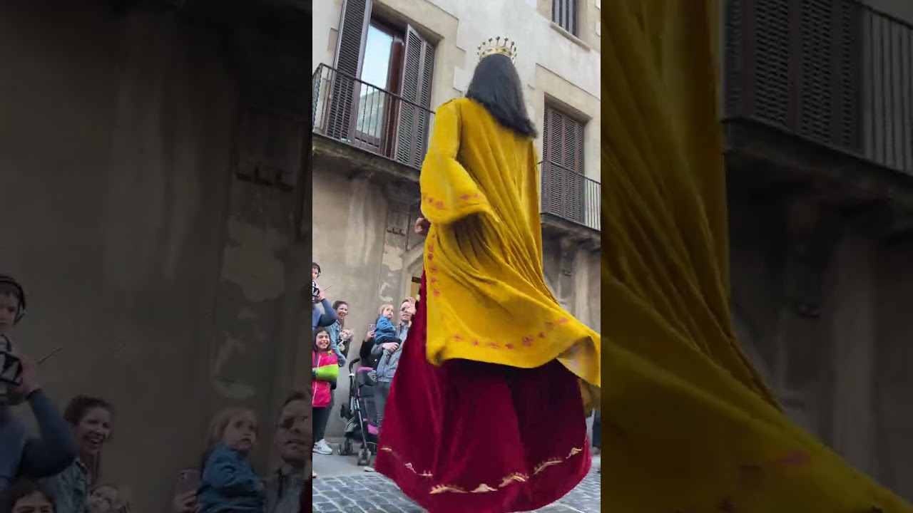 Gegants de la ciutat de Vic, ballant l’Aligot pel Mercat del Ram - 23/03/2024.