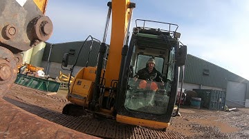 Stoning up with a JCB Js130