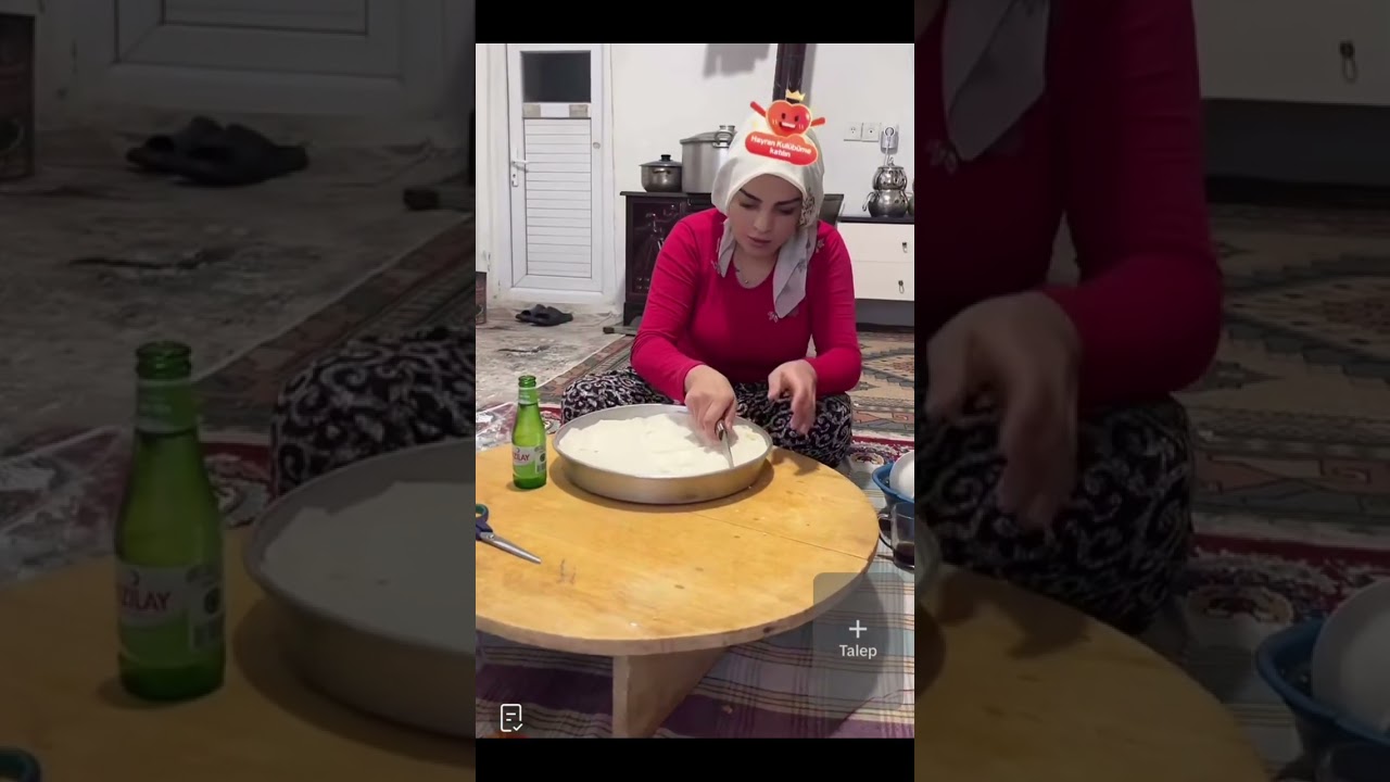 Karagül köyde yalancı su böreği yapıyor