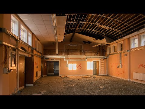 Exploring an abandoned Airfield (RAF Kenley)