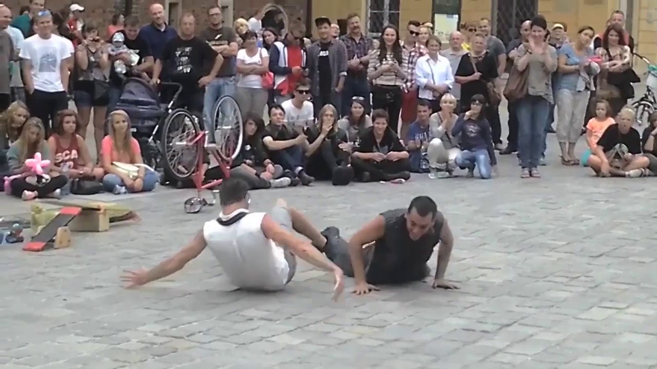 Autostadt // Cirque Nouveau – Street Circus – Les Dudes