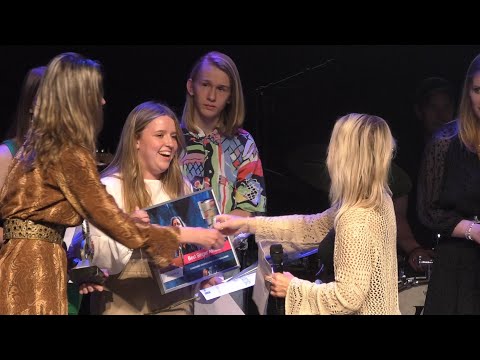 Merle Sjoers wint Best Singer Almelo