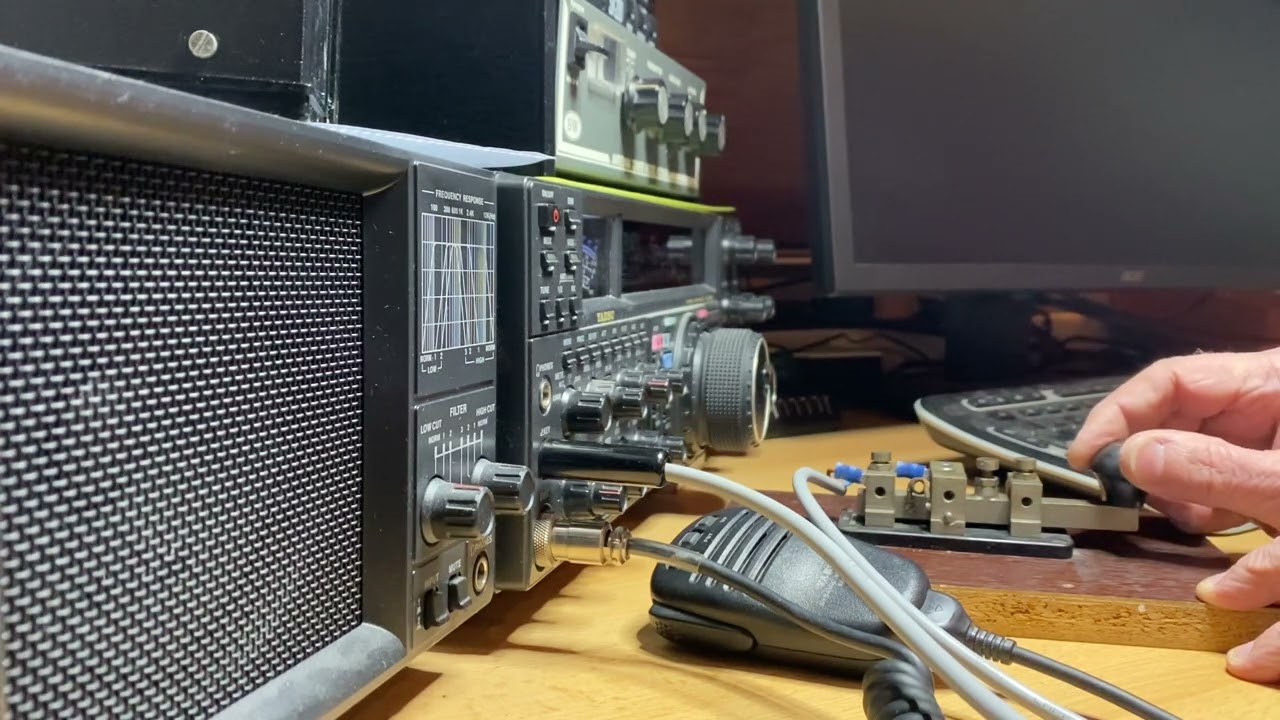 Morse with an WW2 UK Straight Morse Key🤞