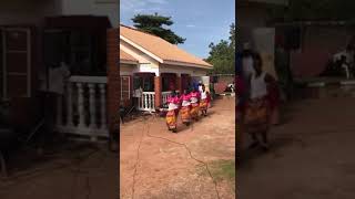 TIZAMA NGOMA YA KIHAYA-wanawake wanavotikisa mauno..