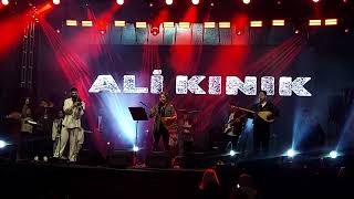 Ali Kınık - Ali Ayşeyi Seviyor (Canlı - Konser)