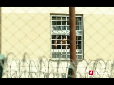 მიხეილ სააკაშვილი რუსთავის მე-12 დაწესებულებასთან გამართული აქციის მონაწილეებს საკნიდან მიესალმა