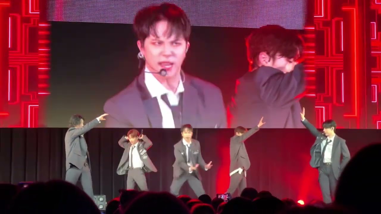 WEi '偽物(FAKE LOVE)' M/V - YouTube