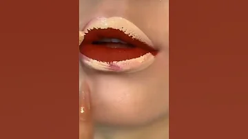 طريقة وضع احمر الشفاه 