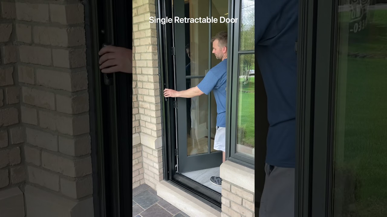 Retractable screen doors