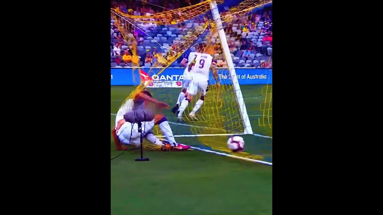 Players break Goalpost 🥅 