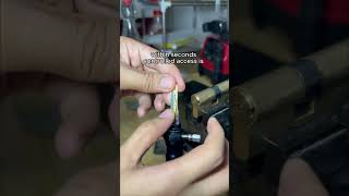 How Locksmiths Unlock Doors So Fast 😱 #polocom #lockpicking #locksmithtools #lockpick