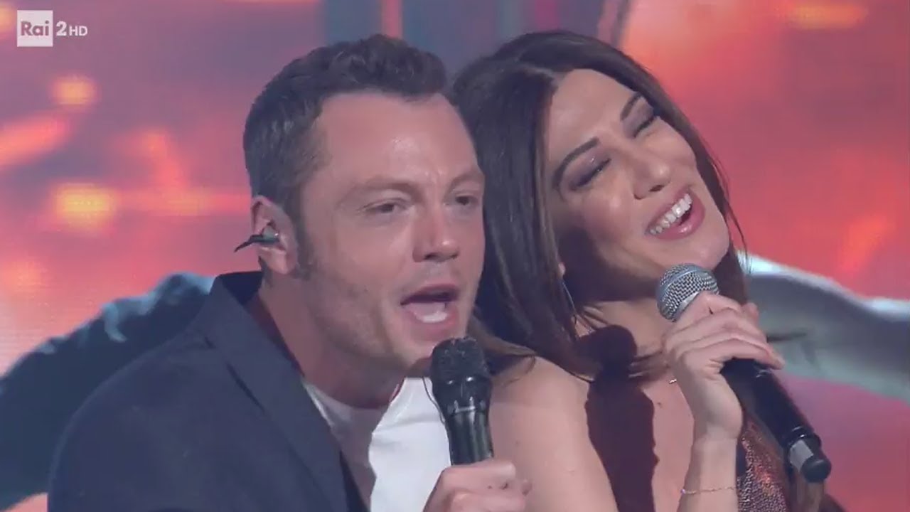Tiziano Ferro canta 