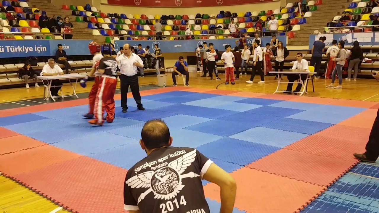 13 yaşinda kick boks şampiyonu
