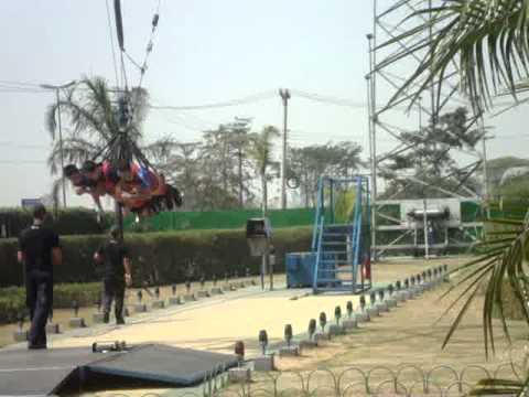 Xande,Renato e Peterson pulando do Sky Coaster,Playcent...