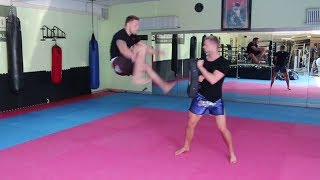 Taekwondo kicks im kickboxen ...