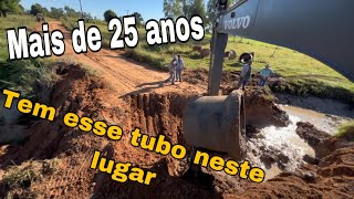 TIRANDO TUBOS COM MAIS DE 25 ANOS QUE FOI COLOCADO ✅ Escavadeira hidráulica ( PARTE 4)