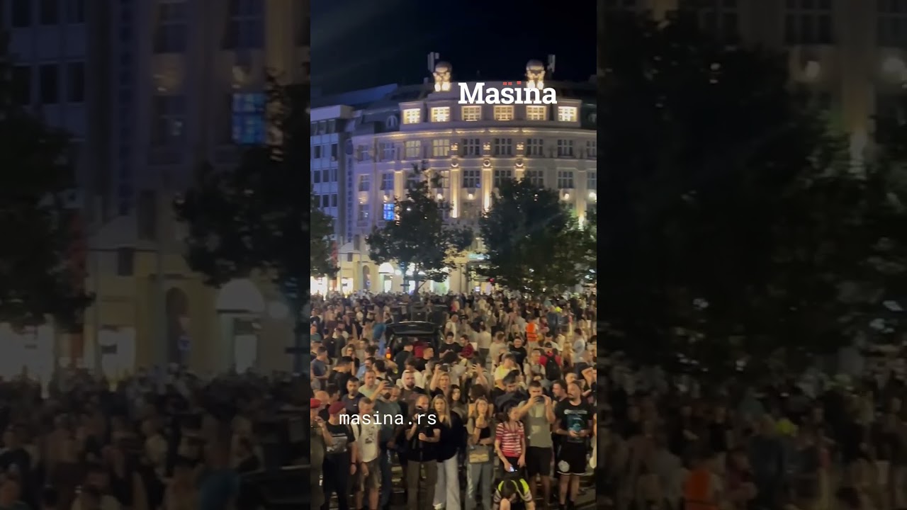 Veliki broj ljudi je stigao je na Trg republike u Beogradu