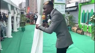 Le gouverneur pleure de rire 🇨🇲🇨🇲