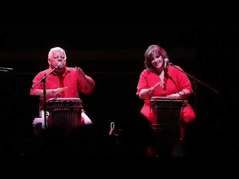 "Eu vou me balaçar / Machadeiro" - Alessandra Leão e Sapopemba (músicas de Zé Neguinho do Coco)