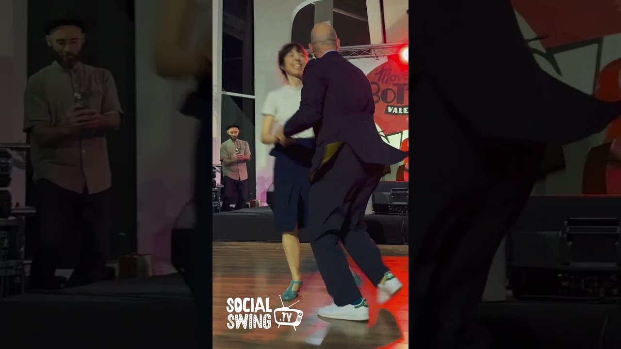 @moveyourbottom5036 #socialswing #swing #socialswingtv #dance #social #baile  dancers: Victor and Is