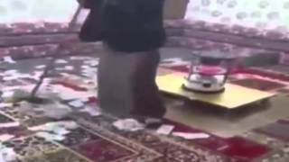 Saudi broom thousands of money from the floor