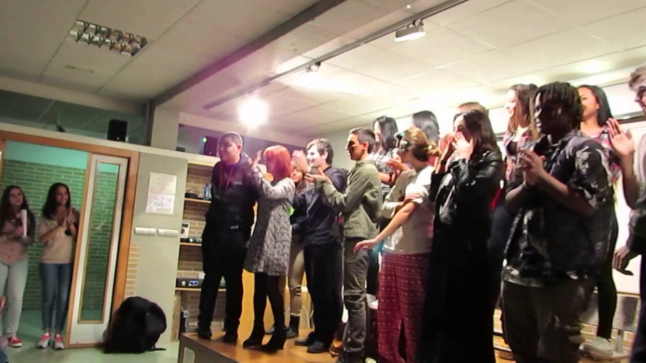 "Parva Paenula Purpurea". IES Dr. Balmis. Alicante. 4º ESO B. "Caperucita Roja" en LATÍN. B 2