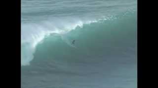 Download lagu Surfers Ride Over Great White Shark