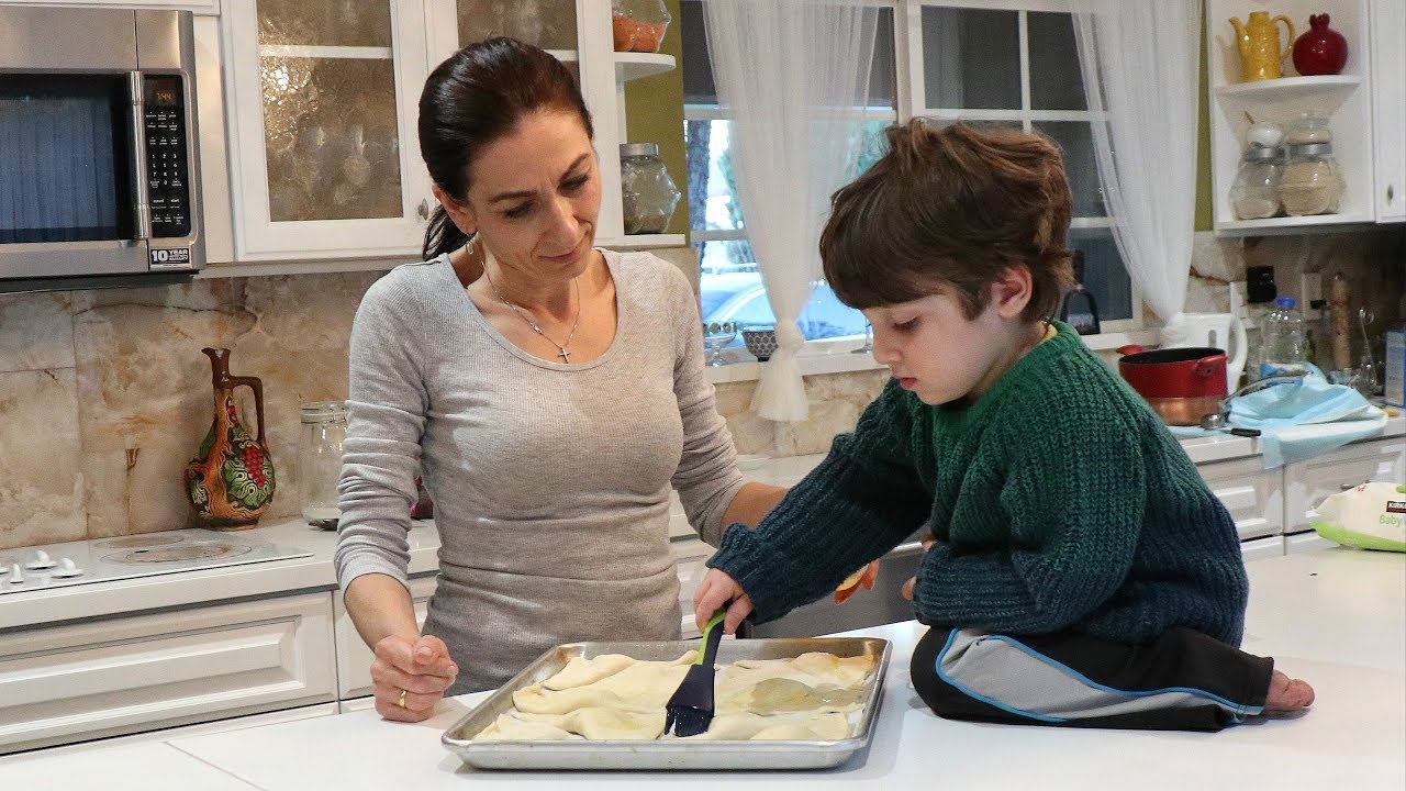 Heghineh Family Vlog #110 - Օգնականս - Heghineh Cooking Show in Armenian