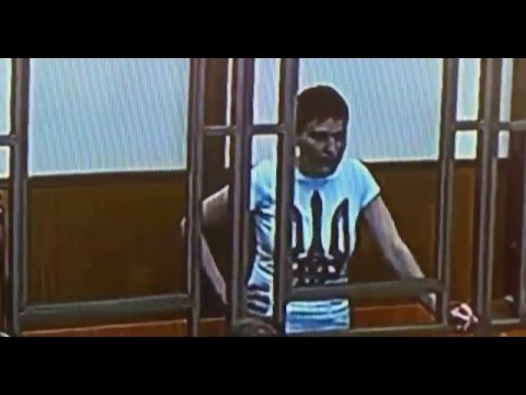 უკრაინელმა მფრინავმა რუსეთს სასამართლოში \"შუა თითი\" უჩვენა