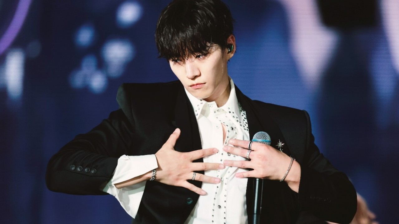 2PM's Lee Junho Stuns Thousands of AROHAs During Live Concert at