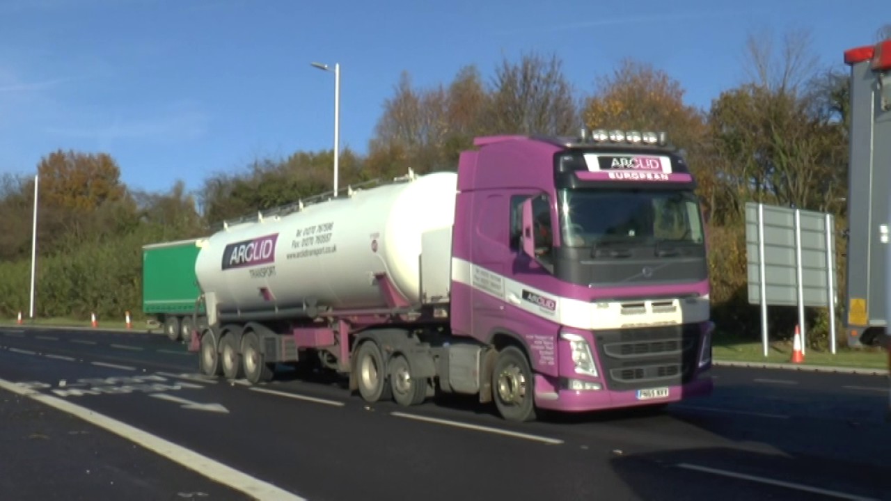 TRUCKS AT NEW JUNCTION RUNCORN EXPRESSWAY NOV 2016 - YouTube