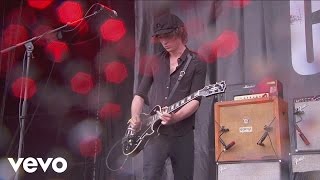 Catfish and the Bottlemen - Tyrants (Live at Glastonbury 2015) chords