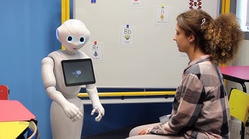 Personalized robot narrator with adapted emotional body language