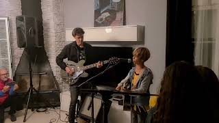 La Chica De Ayer Cover En Directo