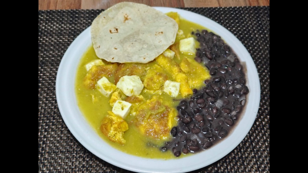 HUEVOS EN SALSA VERDE CON QUESO PANELA